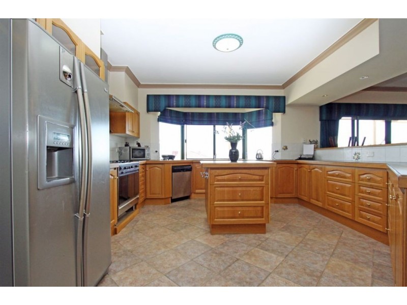 12 Chennile Vista, Halls Head WA 6210