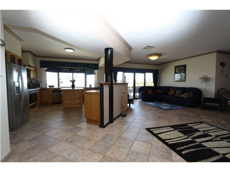 12 Chennile Vista, Halls Head WA 6210