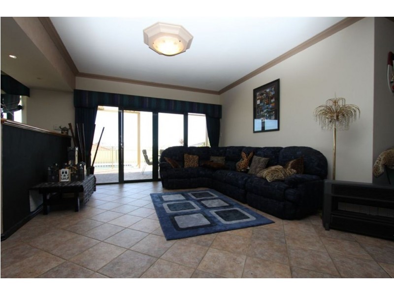 12 Chennile Vista, Halls Head WA 6210