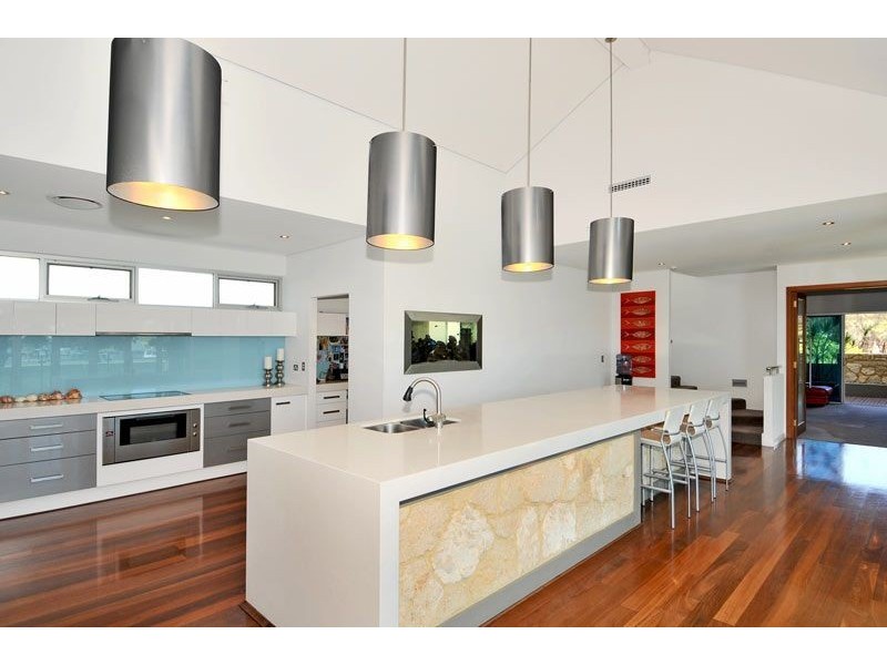 54 Fairbridge Road, Halls Head WA 6210