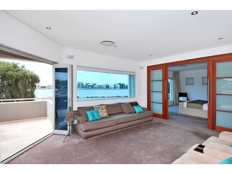 54 Fairbridge Road, Halls Head WA 6210