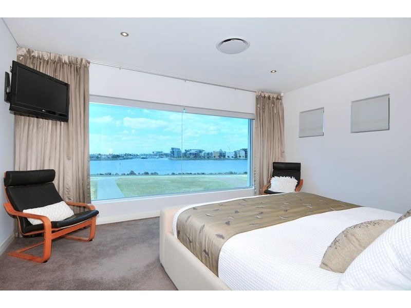 54 Fairbridge Road, Halls Head WA 6210