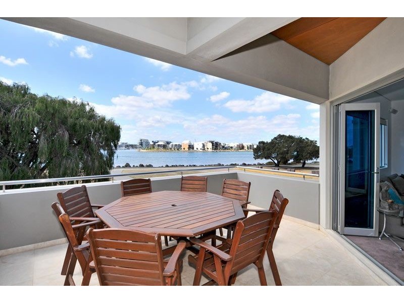 54 Fairbridge Road, Halls Head WA 6210