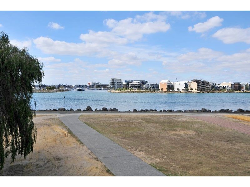 54 Fairbridge Road, Halls Head WA 6210