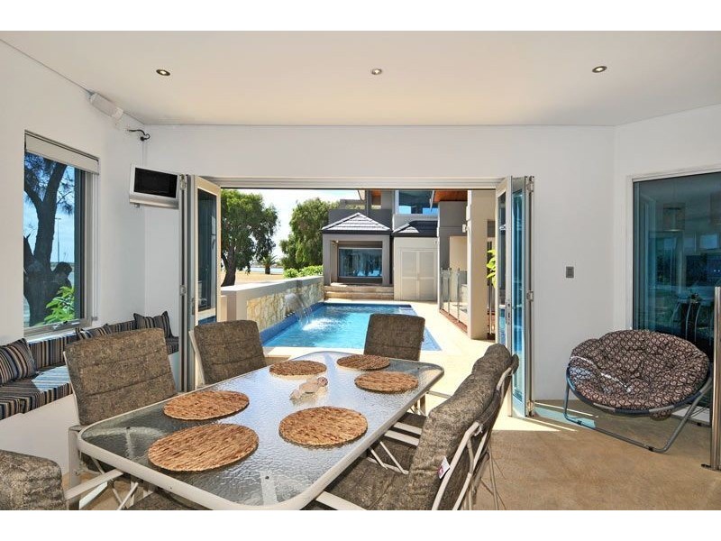 54 Fairbridge Road, Halls Head WA 6210