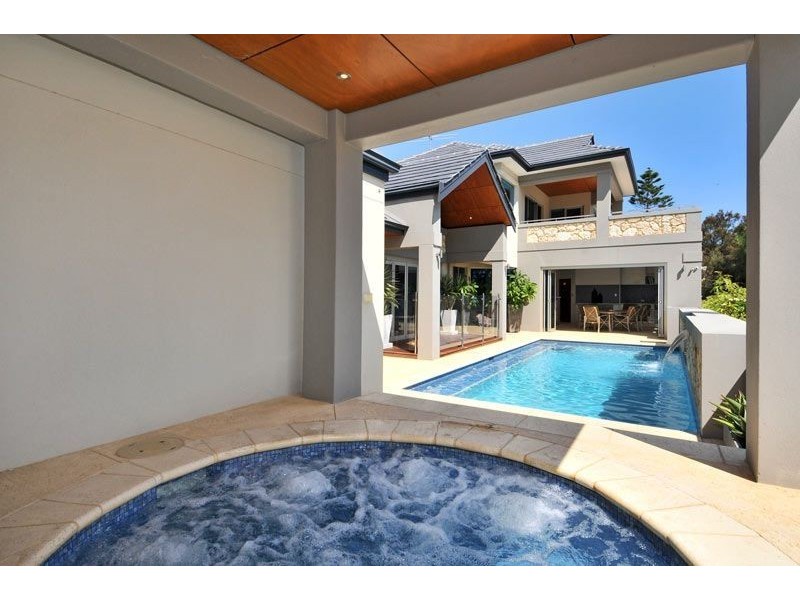 54 Fairbridge Road, Halls Head WA 6210