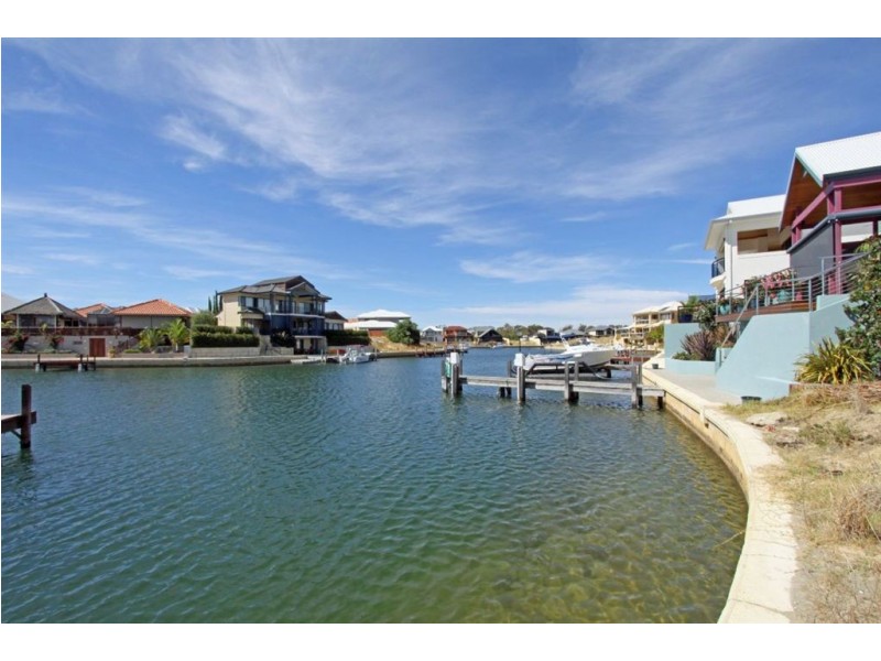 32 Ragamuffin Point, Halls Head WA 6210