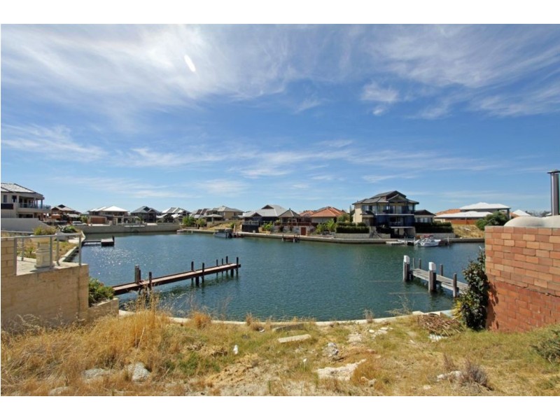 32 Ragamuffin Point, Halls Head WA 6210