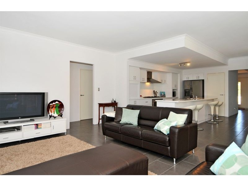 15a Baloo Crescent, Falcon WA 6210