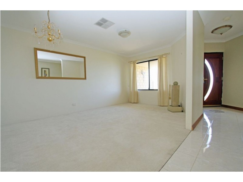 13 Lilly Pilly Lookout, Halls Head WA 6210