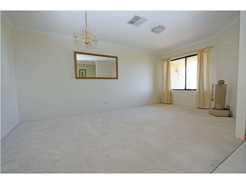 13 Lilly Pilly Lookout, Halls Head WA 6210