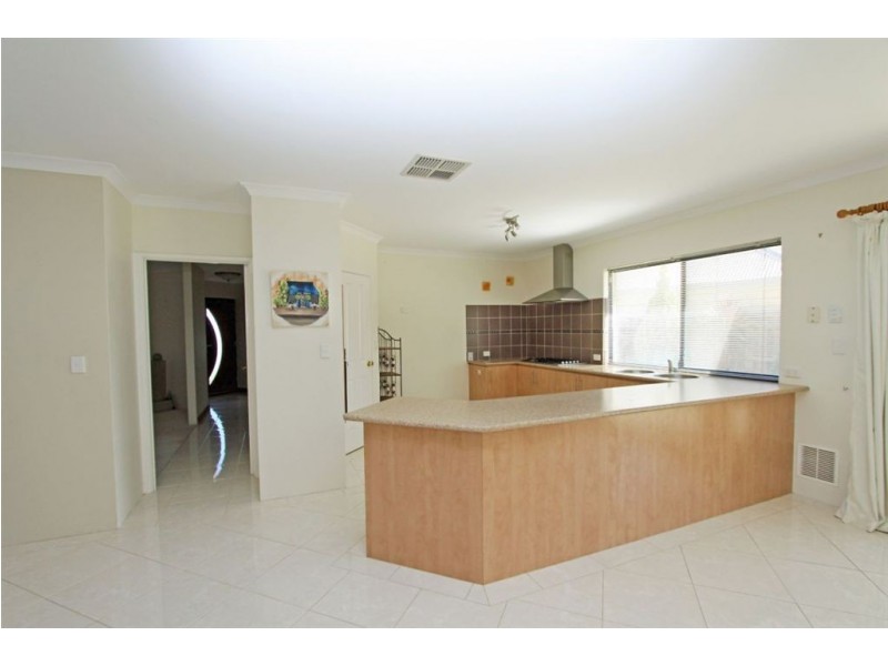 13 Lilly Pilly Lookout, Halls Head WA 6210