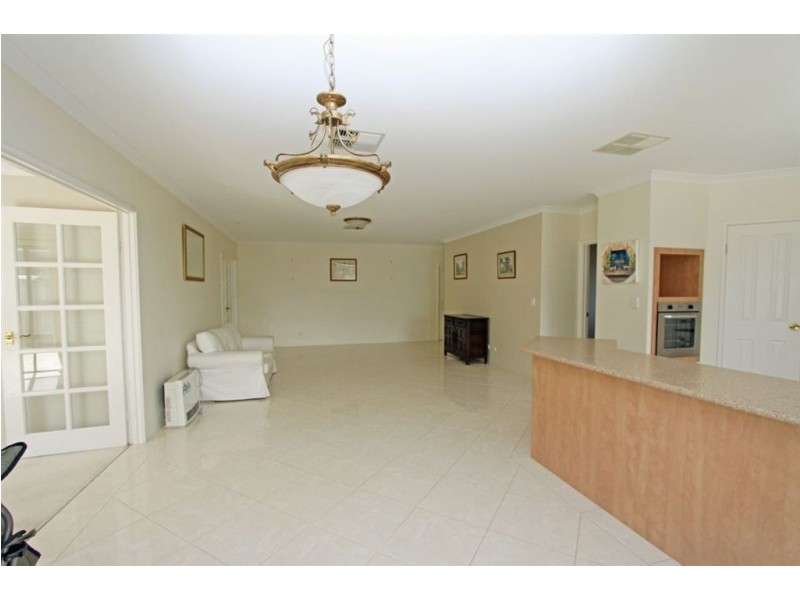 13 Lilly Pilly Lookout, Halls Head WA 6210