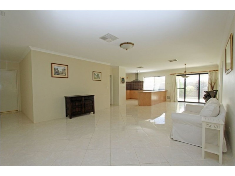 13 Lilly Pilly Lookout, Halls Head WA 6210