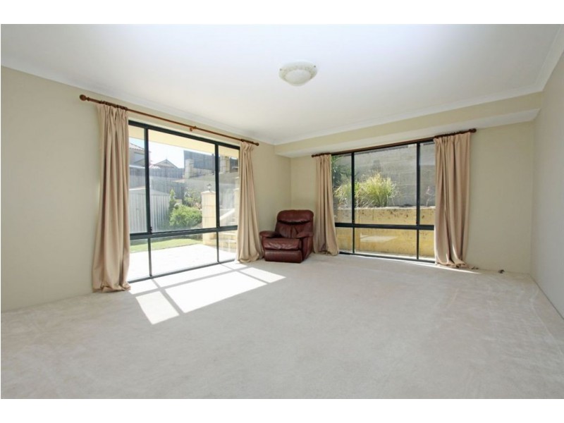 13 Lilly Pilly Lookout, Halls Head WA 6210