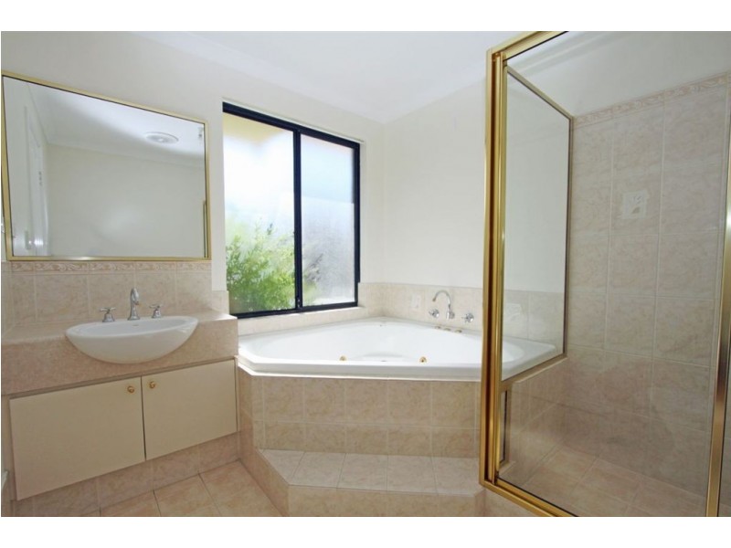 13 Lilly Pilly Lookout, Halls Head WA 6210