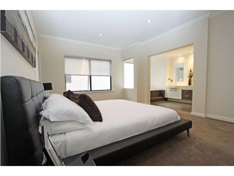 2/23 Galileo Loop, Mandurah WA 6210