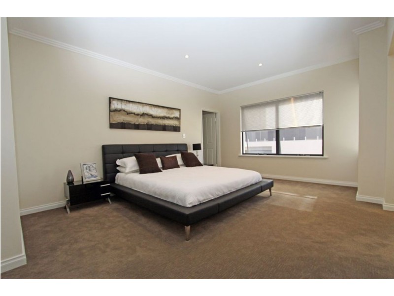 2/23 Galileo Loop, Mandurah WA 6210