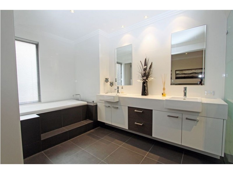 2/23 Galileo Loop, Mandurah WA 6210