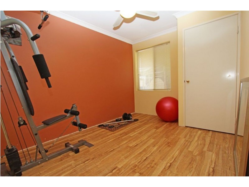 8 Oaklands Avenue, Halls Head WA 6210