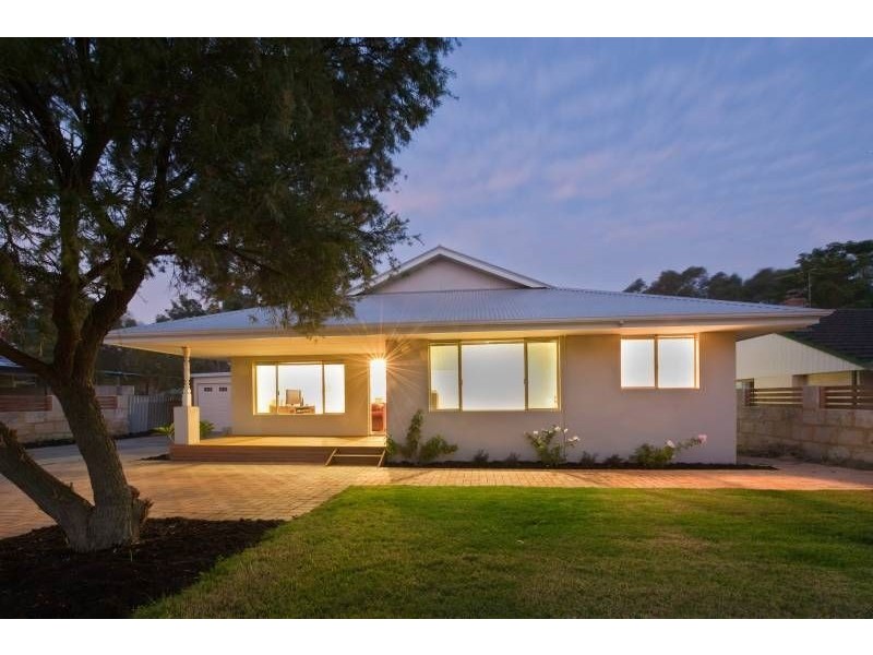 30 Bromley Road, Hilton WA 6163