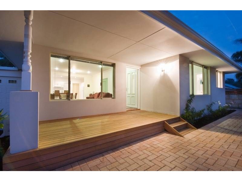 30 Bromley Road, Hilton WA 6163