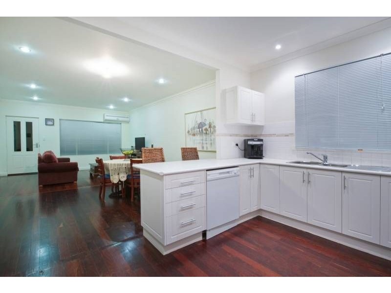 30 Bromley Road, Hilton WA 6163