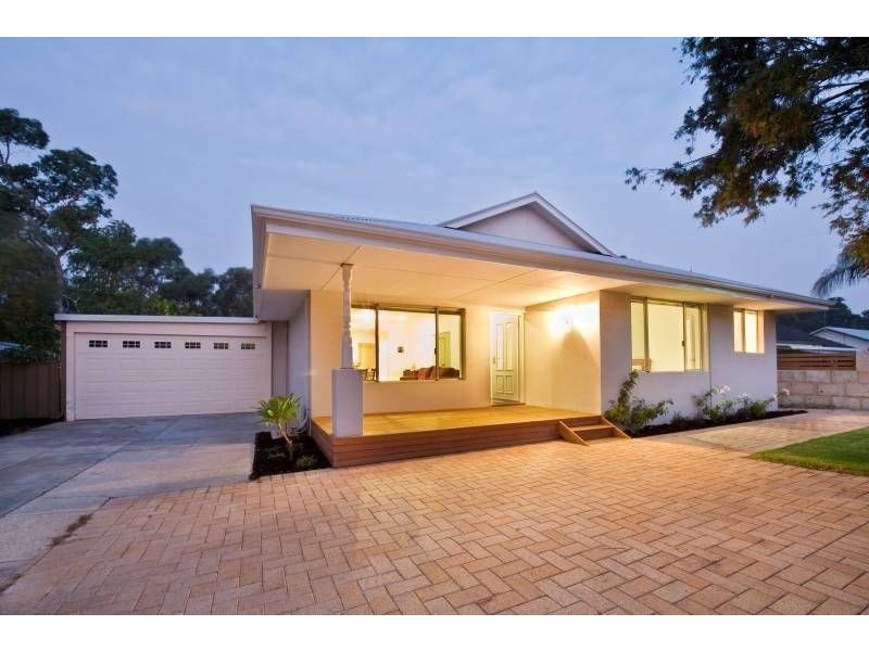 30 Bromley Road, Hilton WA 6163