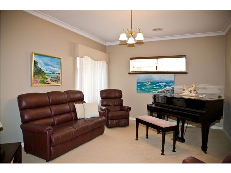 13 McNess Glade, Salter Point WA 6152