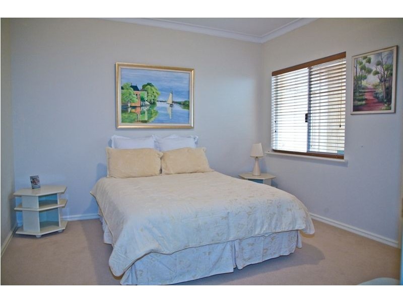 13 McNess Glade, Salter Point WA 6152