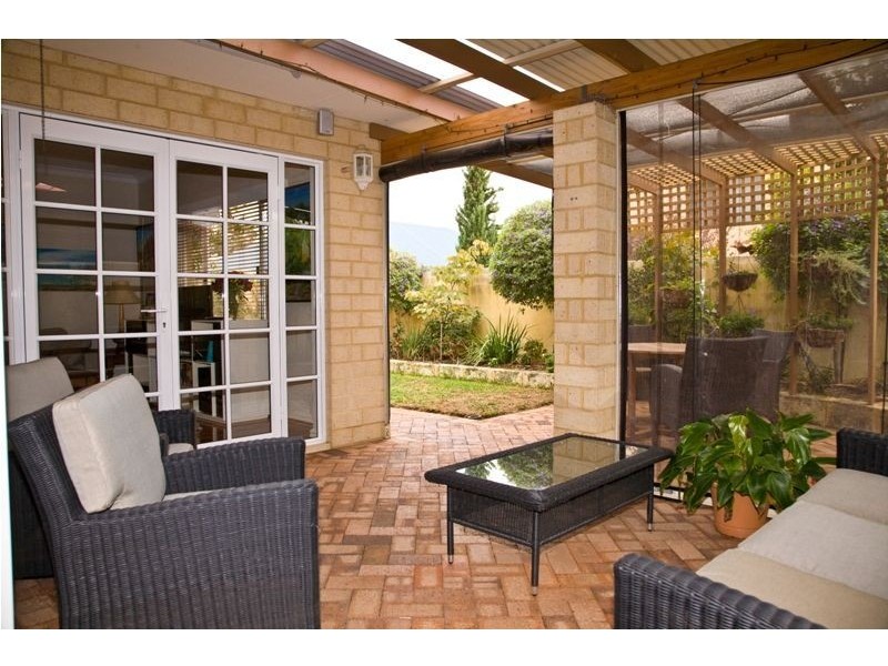 13 McNess Glade, Salter Point WA 6152