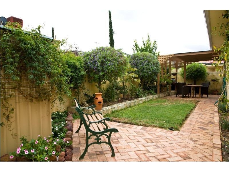 13 McNess Glade, Salter Point WA 6152