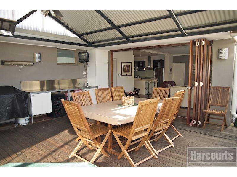 16 Schacht Court, Myaree WA 6154