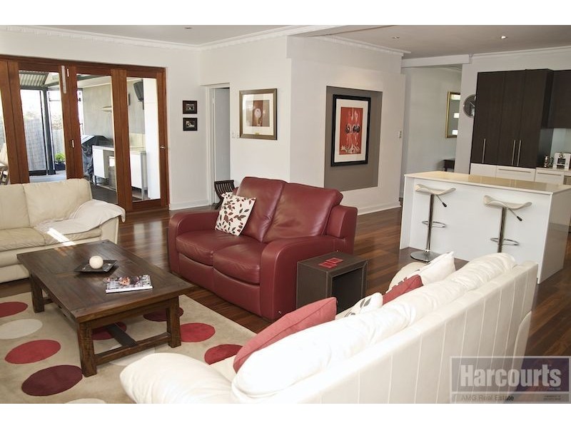 16 Schacht Court, Myaree WA 6154