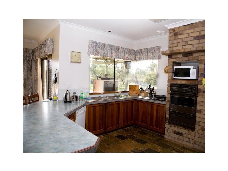 615 Rowley Road, Forrestdale WA 6112