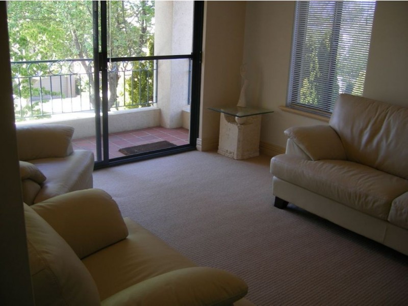 1/11 Tweeddale Road, Applecross WA 6153