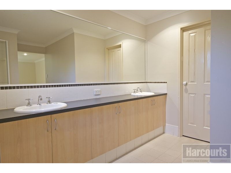 136 Kitchener Road, Alfred Cove WA 6154