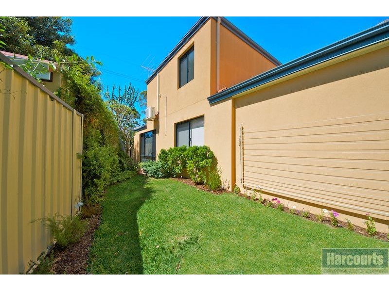 136 Kitchener Road, Alfred Cove WA 6154