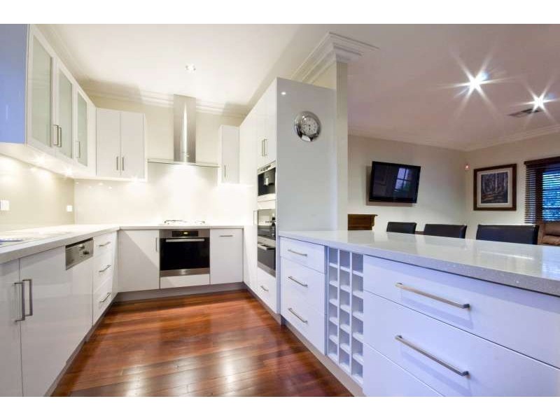 3 Redwood Crescent, Melville WA 6156