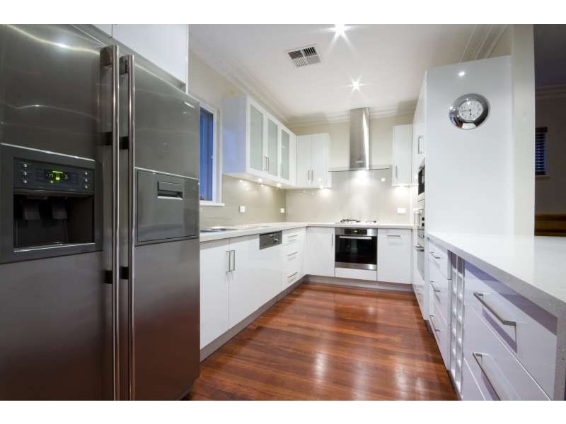 3 Redwood Crescent, Melville WA 6156