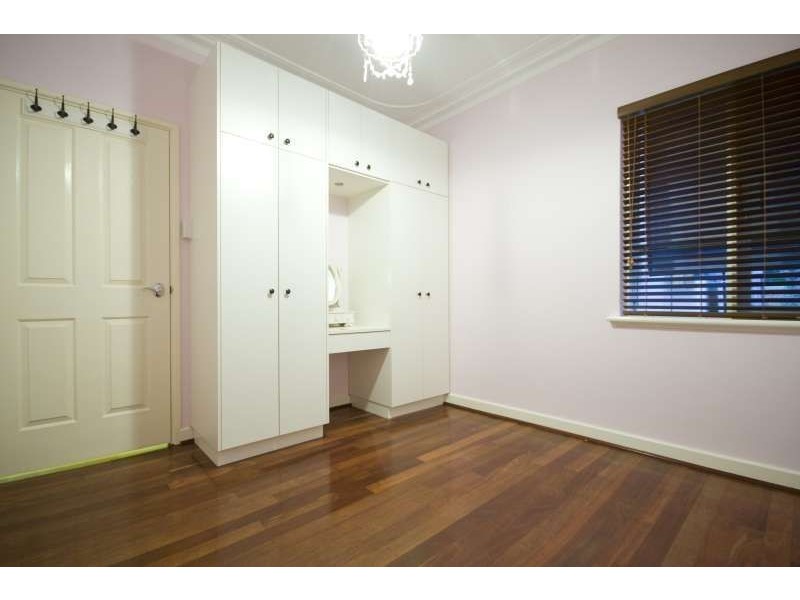 3 Redwood Crescent, Melville WA 6156