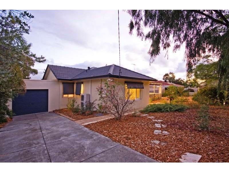 3 Redwood Crescent, Melville WA 6156