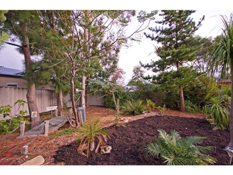 3 Redwood Crescent, Melville WA 6156