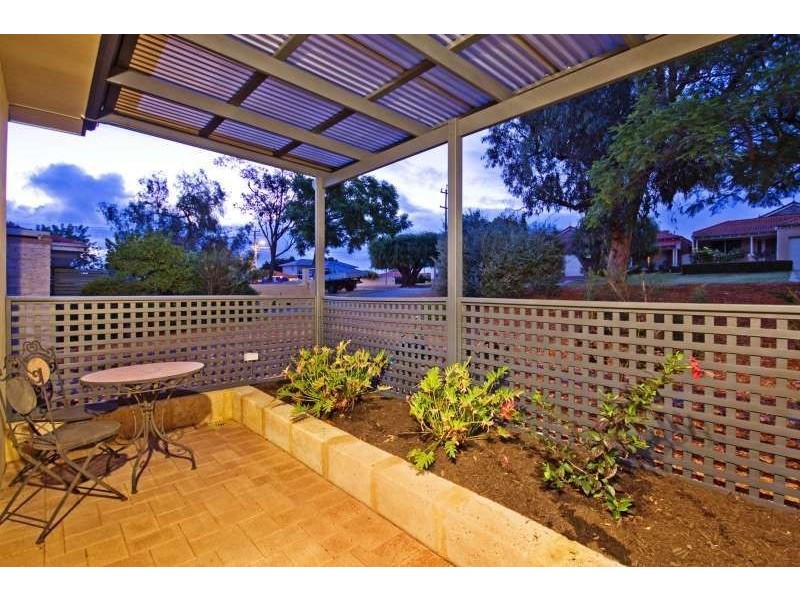 3 Redwood Crescent, Melville WA 6156