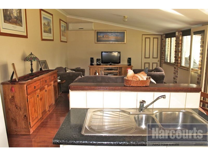 2 Wells Street, Gingin WA 6503