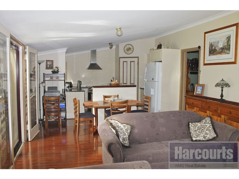 2 Wells Street, Gingin WA 6503