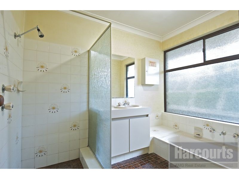 25 Gillett Drive, Kardinya WA 6163