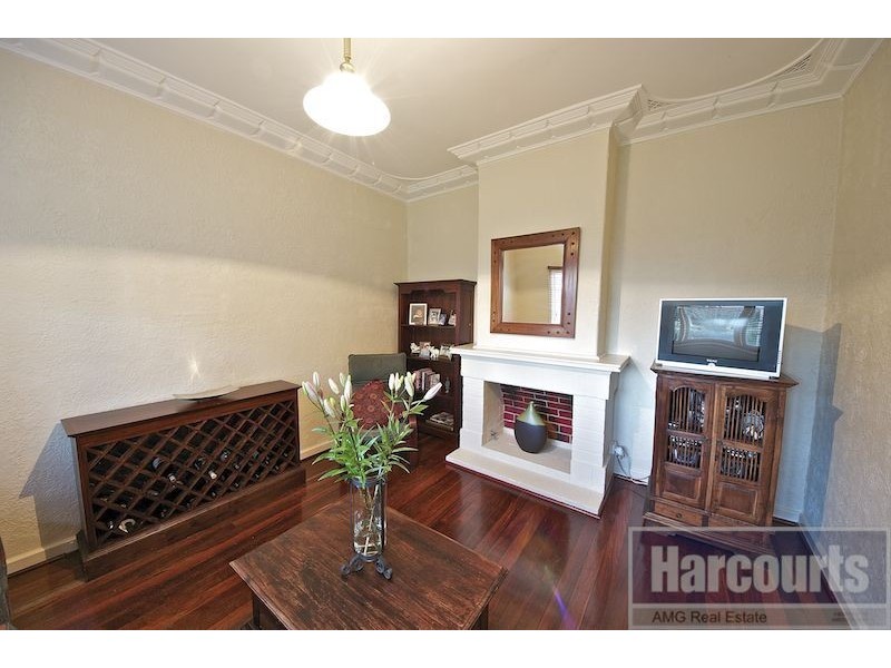 77 Kitchener Road, Melville WA 6156