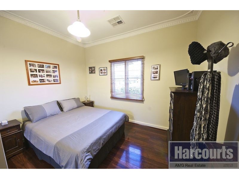 77 Kitchener Road, Melville WA 6156