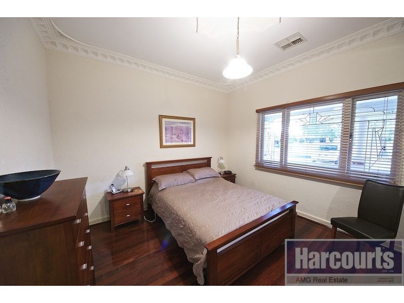 77 Kitchener Road, Melville WA 6156
